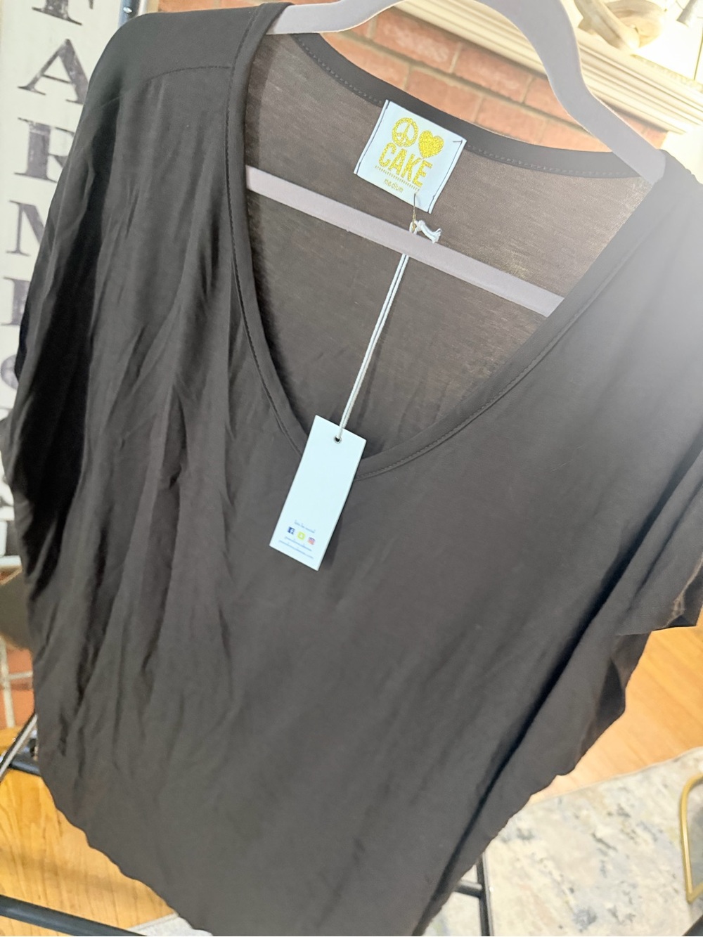 Cake Women's V-Neck Short Sleeve Top in Brown